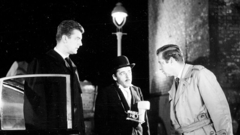 Ein mysteriöser Serienmörder treibt in London sein Unwesen. Nun nehmen Inspektor John Hillier (Hansjörg Felmy, r.) und sein Kollege Dr. Philip Trooper (Harry Riebauer, l.) ihre Ermittlung auf, um den gefürchteten „Henker von London“ das Handwerk zu legen. Dabei bekommen sie Unterstützung vom Reporter Gabby Pennypacker (Chris Howland, M.). – Bild: Central Cinema Company Film (CCC) Ein mysteriöser Serienmörder treibt in London sein Unwesen. Nun nehmen Inspektor John Hillier (Hansjörg Felmy, r.) und sein Kollege Dr. Philip Trooper (Harry Riebauer, l.) ihre Ermittlung auf, um den gefürchteten „Henker von London“ das Handwerk zu legen. Dabei bekommen sie Unterstützung vom Reporter Gabby Pennypacker (Chris Howland, M.). – Bild: Central Cinema Company Film (CCC)
