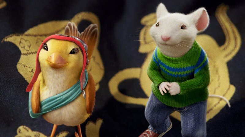 Stuart ist überglücklich. Er hat den Kanarienvogel Margalo zufällig getroffen und die beiden sind nun Freunde. – Bild: ZDF und Sony Stuart ist überglücklich. Er hat den Kanarienvogel Margalo zufällig getroffen und die beiden sind nun Freunde. – Bild: ZDF und Sony