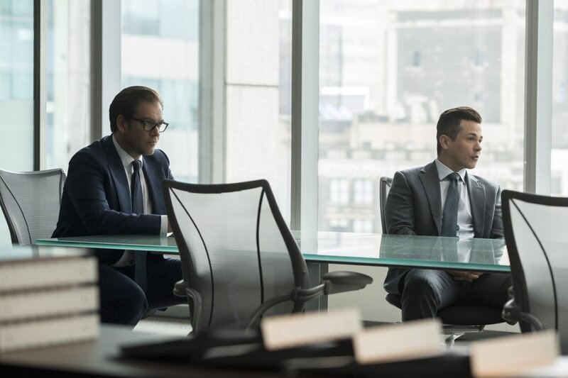„Welcome Back, Dr. Bull“-- Bull makes a deal with top criminal attorney J.P. Nunnelly (guest star Eliza Dushku) to defend Benny when he goes to trial for misconduct in a case related to his former career with the District Attorney\’s office, on BULL, Tuesday, May 9 (9:00⁠–⁠10:00 PM, ET/​PT) on the CBS Television Network. Pictured L-R: Michael Weatherly as Dr. Jason Bull and Freddy Rodriguez as Benny ColÃ?Â³n Photo: David Giesbrecht/​CBS Ã?Â©2017 CBS Broadcasting, Inc. All Rights Reserved – Bild: 2016 CBS Broadcasting, Inc. All Rights Reserved Lizenzbild frei