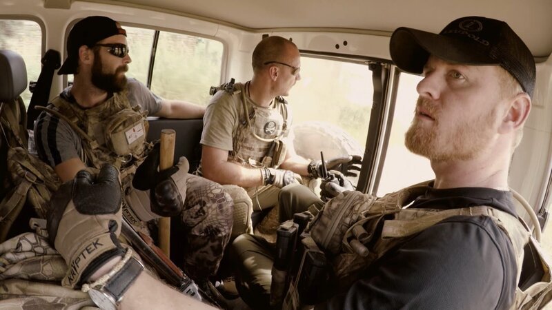 L-R: Trevor, Anton and Ryan in Tanzania. – Bild: Discovery Networks