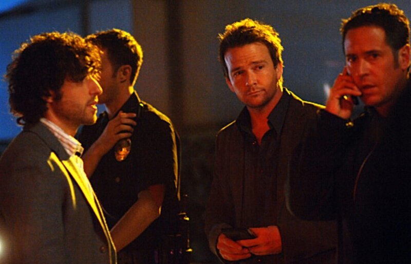 Don (Rob Morrow, r.) und Charlie (David Krumholtz, l.) wird Jeff Upchurch (Sean Patrick Flanery, M.), ein FBI-Beamter, der sich auf Geiselnahmen spezialisiert hat, zur Seite gestellt … – Bild: Paramount Network Television Lizenzbild frei