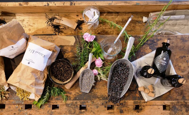In diesem Gin sind 22 Botanicals enthalten, natürlich Wacholder, aber auch Pfeffer. – Bild: SWR
