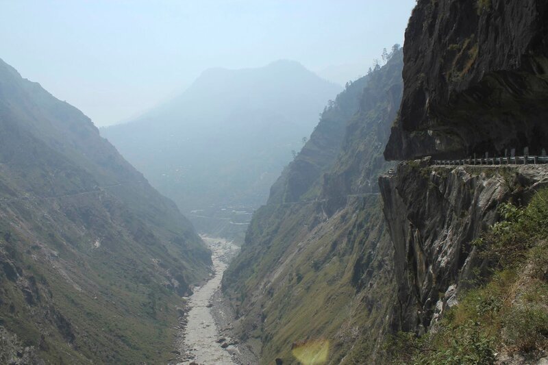 Das ist das wohl bisher größte Abenteuer der Iceroad-Trucker: Im fernen Indien befahren sie die gefährlichsten Routen der Welt – die Gebirgsstraßen im Himalaya./​Das ist das wohl bisher größte Abenteuer der Iceroad-Trucker: Im fernen Indien befahren sie die gefährlichsten Routen der Welt – die Gebirgsstraßen im Himalaya. – Bild: ProSieben MAXX