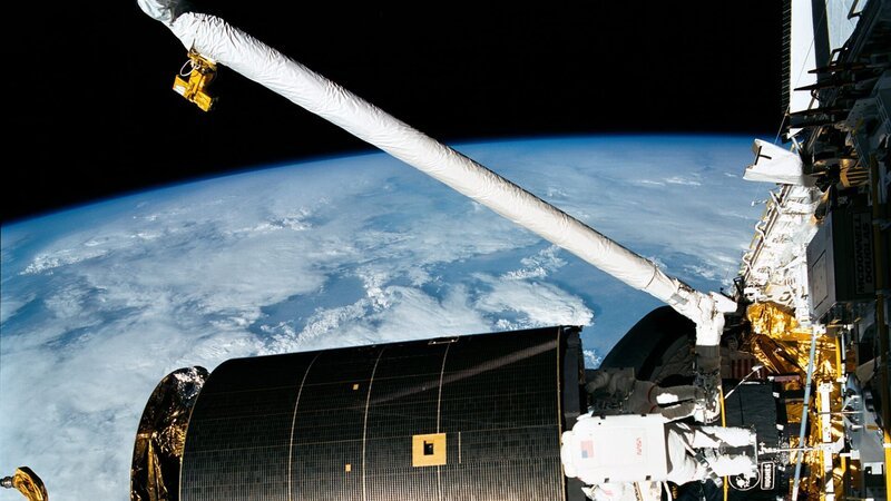 Satelliten sind nicht nur essenziell für Kommunikation und Navigation, sondern auch für Militär und Geheimdienste. – Bild: NASA