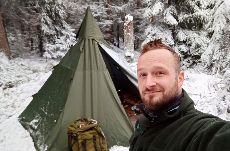 Justin Kay, Bushcrafter. – Bild: HR/​Bushcraft Wesertal