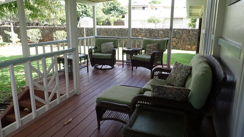 View of the back Patio, shown to clients Eric and Cheryl Jones, in Kauai, Hawaii, as seen on HGTV’s Hawaii Life. – Bild: Scripps Networks, LLC.