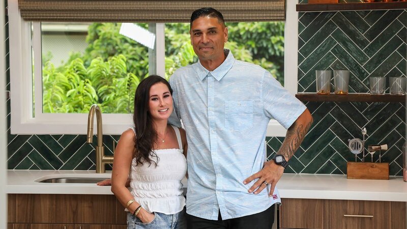 L-R: Tristyn Kalama und Kamohai Kalama. – Bild: Warner Bros. Discovery