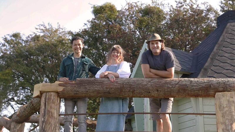 Simon und das Team sind in Herefordshire, um die frischgebackenen Eltern Cheryl und Bill zu treffen. – Bild: RTL/​ A Plimsoll Productions Ltd