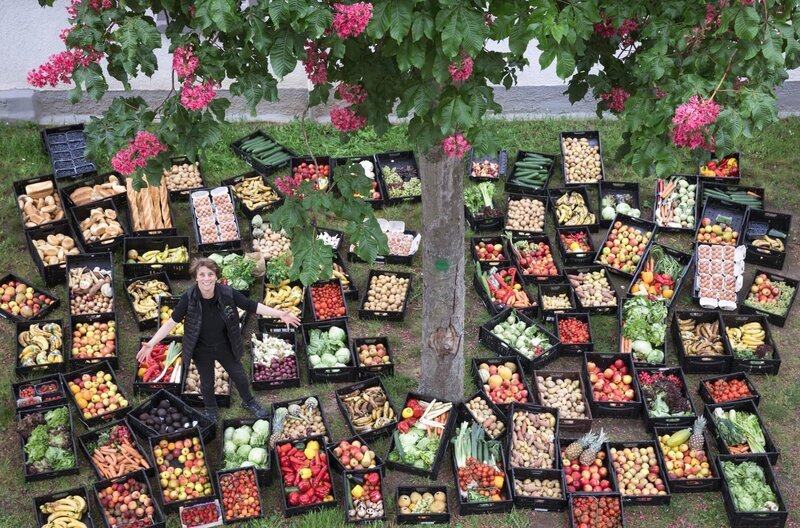 Sylvia Schneider ist die Gründerin von „Essen für Alle“ und engagiert sich ehrenamtlich für „Zero Waste“. – Bild: hr/​EfA/​Gordon Welters