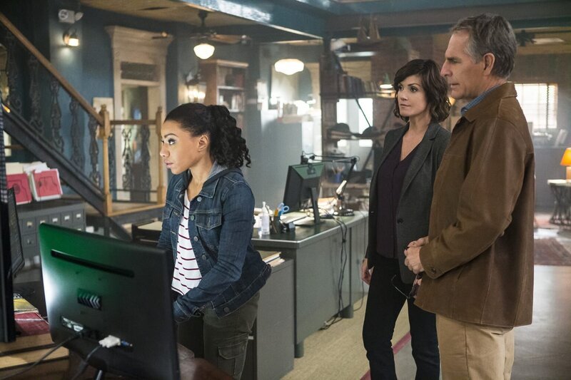 Ermitteln im Fall eines russischen Schläfers, der etwas mit Abbys Bruder Luca zu tun hatte: Sonja (Shalita Grant, l.), Merri (Zoe McLellan, M.) und Special Agent Pride (Scott Bakula, r.) … – Bild: CBS Broadcasting, Inc.