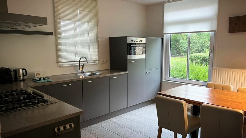 renovated kitchen – Bild: Warner Bros. Discovery