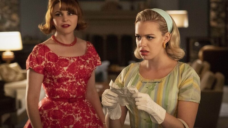 Beth Ann Stanton (Ginnifer Goodwin, l.) und April Warner (Sadie Calvano) Die Verwendung des sendungsbezogenen Materials ist nur mit dem Hinweis und Verlinkung auf TVNOW gestattet. – Bild: RTL /​ CBS Studios Inc.