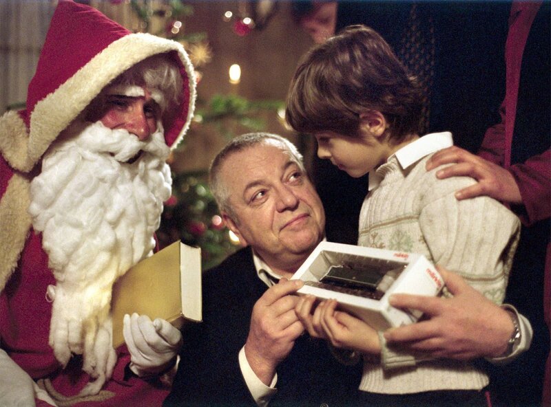 Weihnachtsmann (Edgar M. Marcus), Hermann (Wolfgang Hepp), Albert (Alessio Hirschkorn,re.). – Bild: SWR/​Makosch