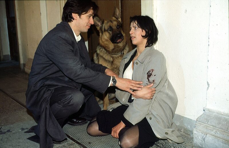 Tobias Moretti (Richie Moser), Sabine Petzl (Elisabeth Böhm). – Bild: SAT.1 /​ Ali Schafler