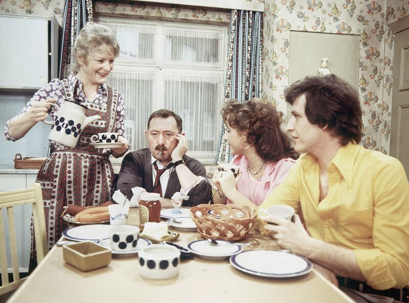 v. l.: Else (Elisabeth Wiedemann), „Ekel“ Alfred (Heinz Schubert), Rita (Hildegard Krekel) und Michael (Diether Krebs). – Bild: WDR