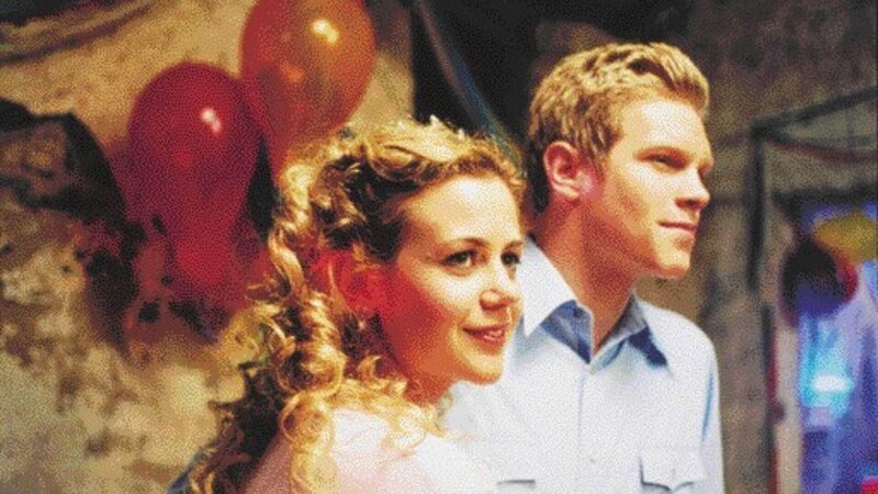 Jodi (Rachael Carpani) und Craig Woodland (Luke Ford) – Bild: TVNOW