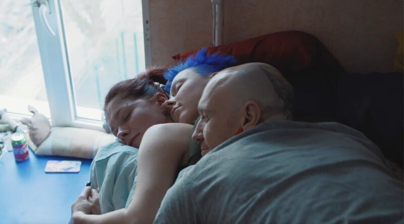 In Russland werden LGBTQIA-Menschen oder Paare, die nicht in das traditionelle Familienmodell passen, gesellschaftlich stigmatisiert. – Bild: ZDF und Barbara Necek, Anastassia Metral, La famiglia