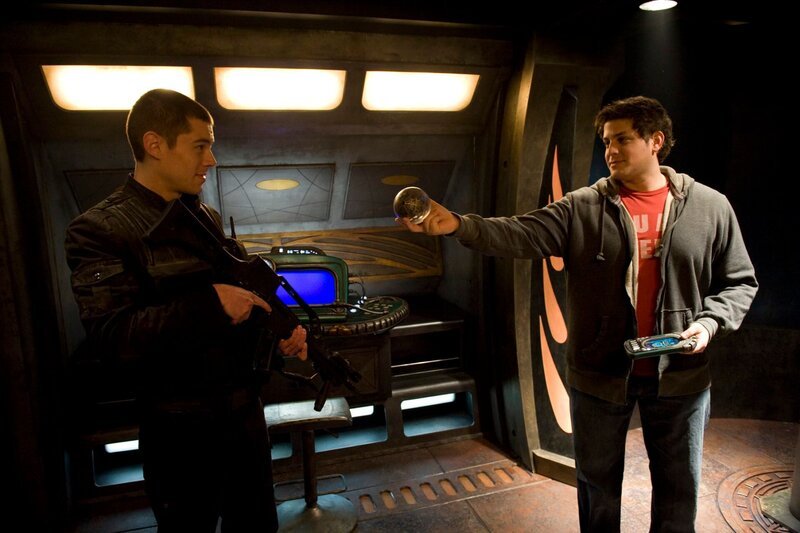 Brian J. Smith; David Blue – Bild: SYFY