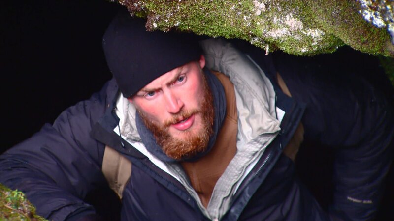 Matt in der Unterkunft. – Bild: Warner Bros. Discovery