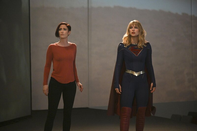Alex Danvers (Chyler Leigh, l.); Kara alias Supergirl (Melissa Benoist, r.) – Bild: The CW Network, LLC.