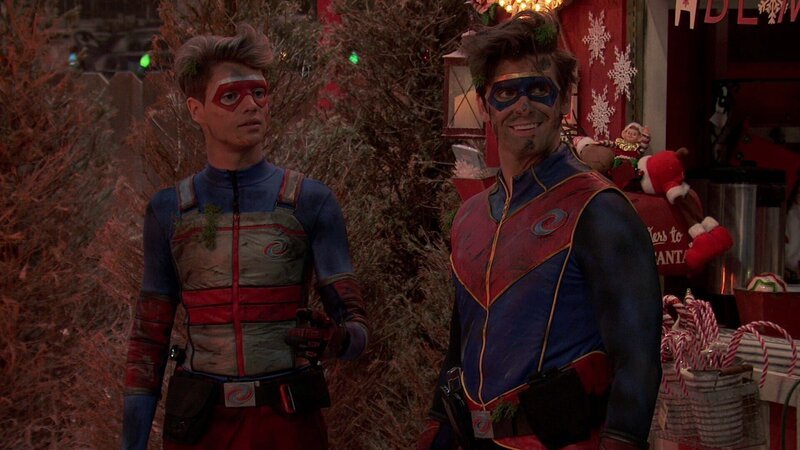 v.li.: Henry Hart /​ Kid Danger (Jace Norman), Captain Man /​ Ray Manchester (Cooper Barnes) – Bild: Paramount