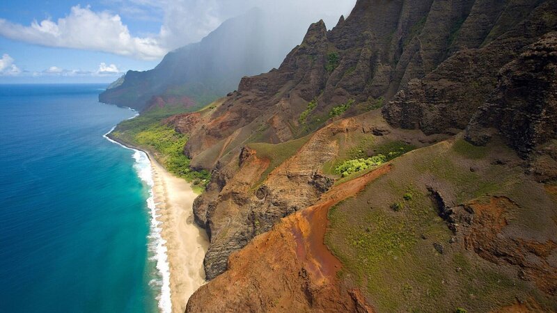 Palmen, Strand und kristallklares Wasser. Hawaii ist als irdisches Paradies bekannt. Mitten im Pazifik sind die Ursprünge der Insel-Entstehung bis heute ein Rätsel. – Bild: Honorarfrei – nur für diese Sendung bei Nennung ZDF und Courtesy David Hutt.