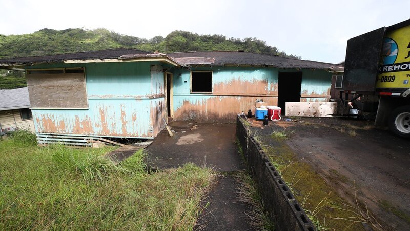 The Exterior Before Remodeling, as seen on Renovation Aloha – Bild: Warner Bros. Discovery