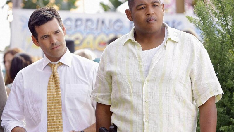 Was geschah in der heißen Partynacht, der drei College-Studenten zum Opfer fielen? Jesse Cardoza (Eddie Cibrian, l.) und Walter Simmons (Omar Miller) suchen nach Zeugen. – Bild: CBS
