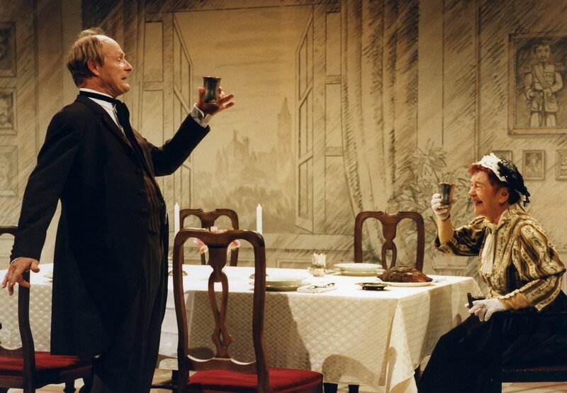 Franz (Eberhard Bremer, links) und Fröllein Sophie (Marga Heiden, rechts). – Bild: NDR/​Sigrid Meixner