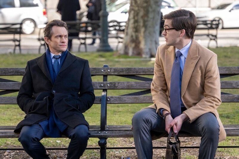 Nolan Price (Hugh Dancy, l.) und Tyler Minter (George Hampe) – Bild: Foto: RTL /​ 2022 Universal Television LLC.