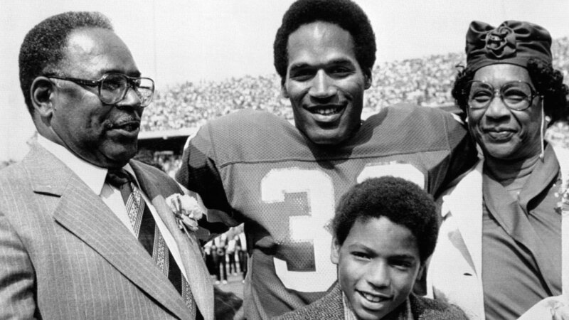 V.l.: Jimmy Simpson, O.J. Simpson, Melvin Leon Simpson, Eunice Simpson – Bild: GEO Television /​ ESPN Films