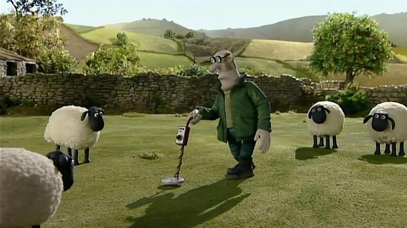 Mit einem seltsamen Gerät geht der Farmer die Wiese ab. Was macht er wohl? – Bild: WDR/​Aardman Animation Ltd./​BBC