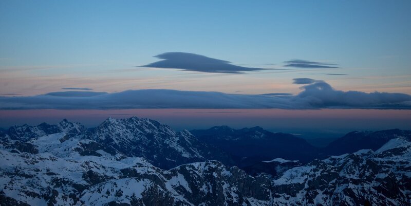 Watzmann Ostwand bei Sonnenaufgang – Bild: Timeline Production /​ ServusTV