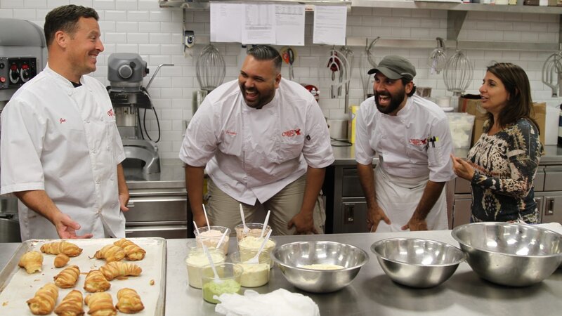 Team trying the new lobster tail flavors. – Bild: Discovery Communications