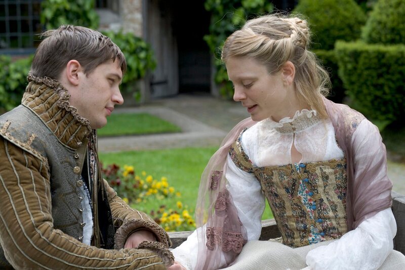 Robert Dudley (Tom Hardy) und Queen Elizabeth I (Anne-Marie Duff) – Bild: KINOWELT TV