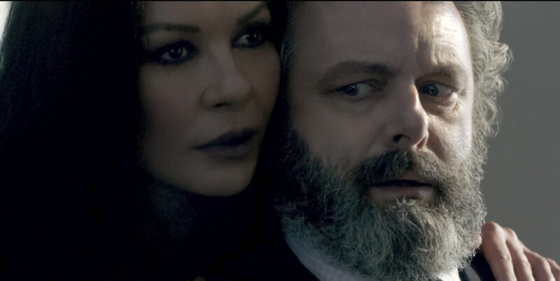 Dr. Vivian Capshaw (Catherine Zeta-Jones, l.); Dr. Martin Whitly (Michael Sheen, r.) – Bild: Warner Bros. Entertainment Inc.