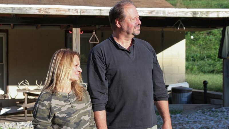 The witnesses welcoming the Appalachian Investigators of Mysterious Sightings team. – Bild: KurtZell /​ Discovery Communications