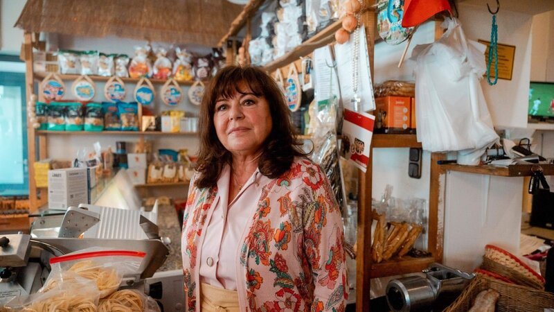 Martha Meindl (Gundi Ellert). – Bild: ORF/​Beta Film/​RTL/​Luis Zeno Kuhn