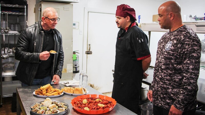 Robert Irvine (L.) – Bild: TLC