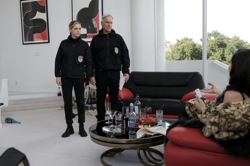 Ellie Bishop (Emily Wickersham, l.); Leroy Jethro Gibbs (Mark Harmon, r.) – Bild: CBS Broadcasting Inc.