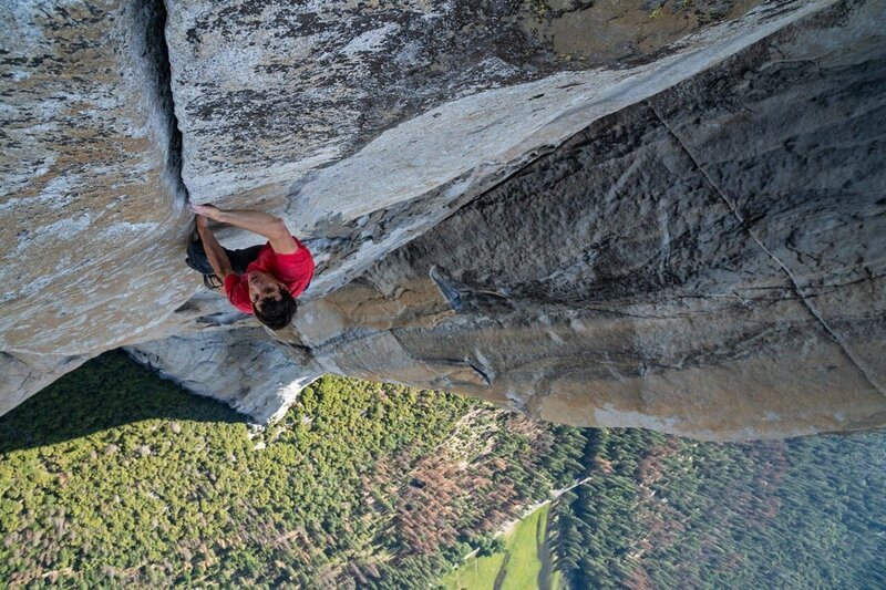 Alex Honnold bei der ersten freien Solo-Begehung des El Capitan’s Freerider im Yosemite National Park, CA. – Bild: Jimmy Chin / National Geographic Alex Honnold bei der ersten freien Solo-Begehung des El Capitan’s Freerider im Yosemite National Park, CA. – Bild: Jimmy Chin / National Geographic