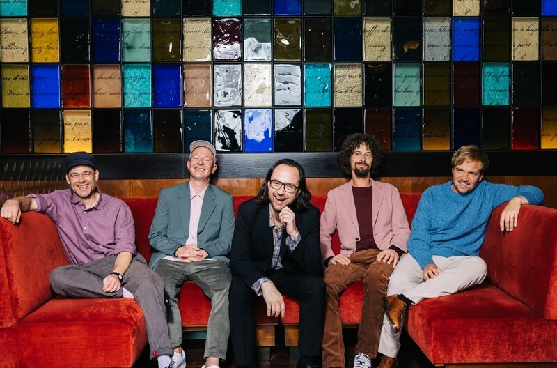 Bandmitglieder: Kim Frank, Kai Fischer, Andreas Puffpaff („Puffi“), Florian Sump, Gunnar Astrup – Bild: SWR/​Stephie Braun
