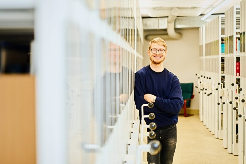 Moritz Raykowski forscht mit großer Leidenschaft. – Bild: Marina Weigl /​ ZDF