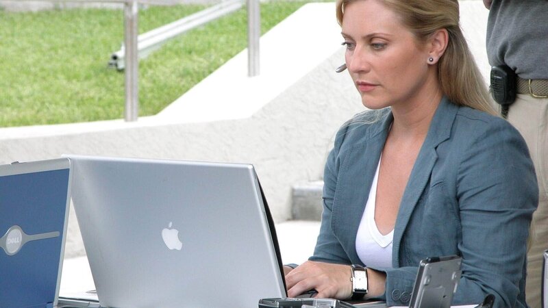 Auf einem Golfplatz wurde die Leiche eines Schülers gefunden. Calleigh (Emily Procter) und der Rest des CSI-Teams nimmt die komplizierten Ermittlungen auf … – Bild: SUPER RTL