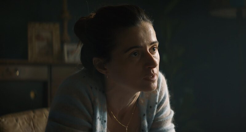 Violets Mutter Marla (Agnieszka Grochowska) macht sich anfangs Sorgen wegen Violets Teilnahme an „Teen Spirit“. – Bild: ZDF und Parisa Taghizadeh Violets Mutter Marla (Agnieszka Grochowska) macht sich anfangs Sorgen wegen Violets Teilnahme an „Teen Spirit“. – Bild: ZDF und Parisa Taghizadeh