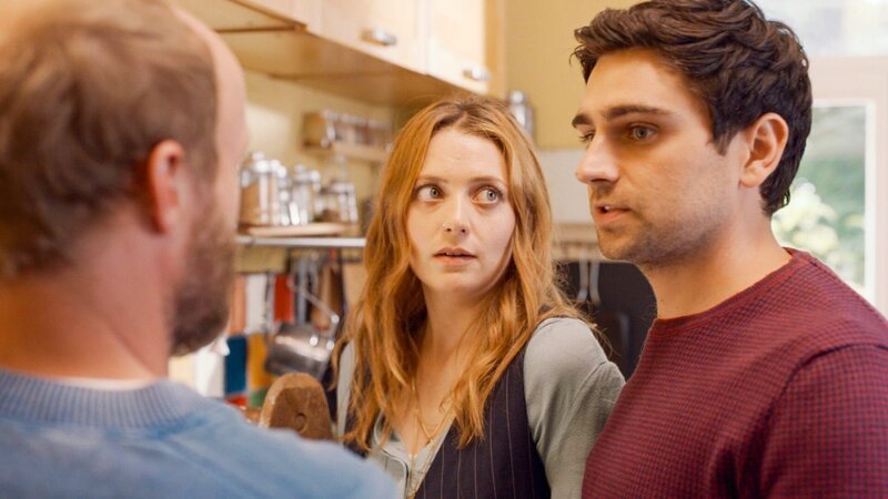 V.l.: Florian Eder (Florian Brükner), Steffi Bahnmüller (Hanna Pläss?) und Olaf Bahnmüller (Markus Krojer) – Bild: ORF/​Beta Film/​RTL/​Luis Zeno Kuhn