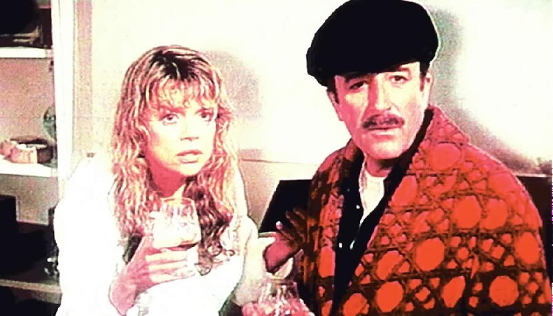 L-R: Simone Legree (Dyan Cannon), Chief Insp. Jacques Clouseau (Peter Sellers) – Bild: RTL Zwei L-R: Simone Legree (Dyan Cannon), Chief Insp. Jacques Clouseau (Peter Sellers) – Bild: RTL Zwei