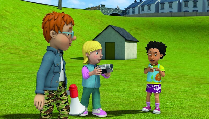 Mandy wählt den Notruf. – Bild: KiKA/​Prism Art & Design Limited