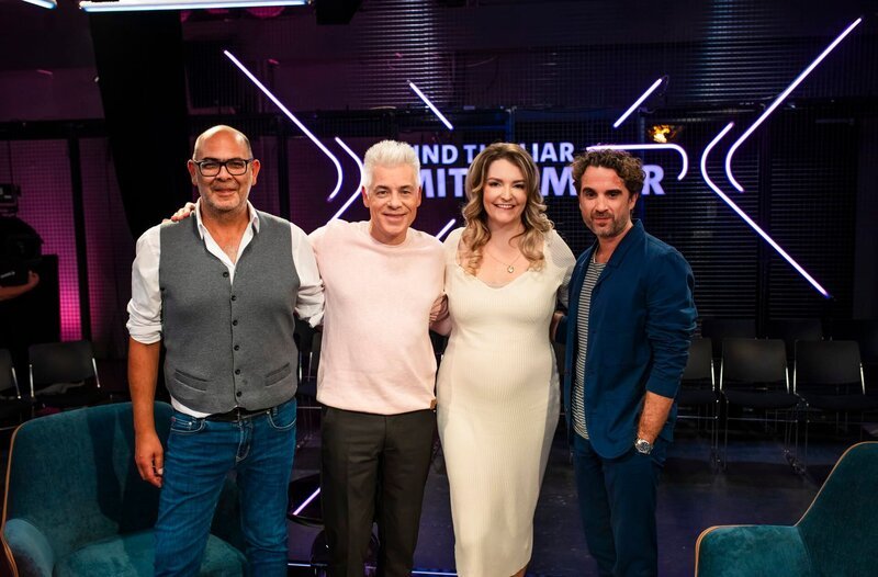 Von links: Hannes Ringlstetter, Michael Mittermeier, Dorothée Stürzbecher-Schalück und Oliver Wnuk. – Bild: BR/​Constantin Entertainment/​Benedikt Müller