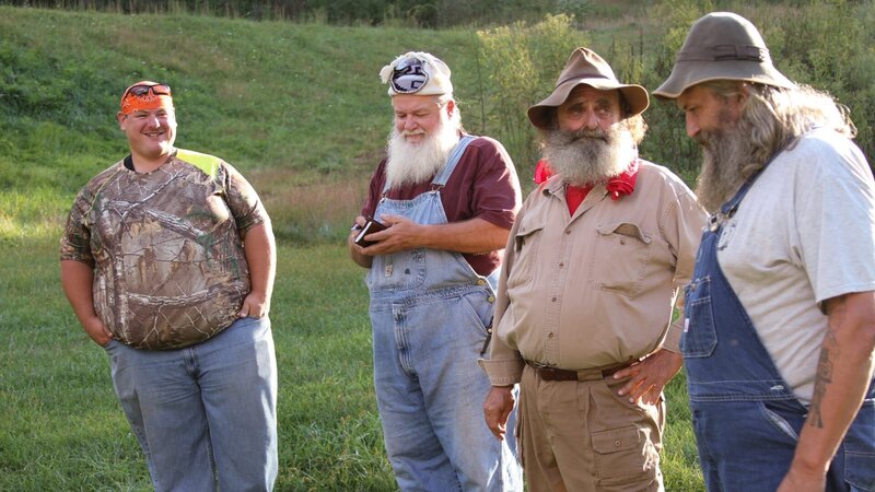 The Appalachian Investigators of Mysterious Sightings team at a witness’ home. – Bild: KurtZell /​ Destination America /​ Discovery Communications